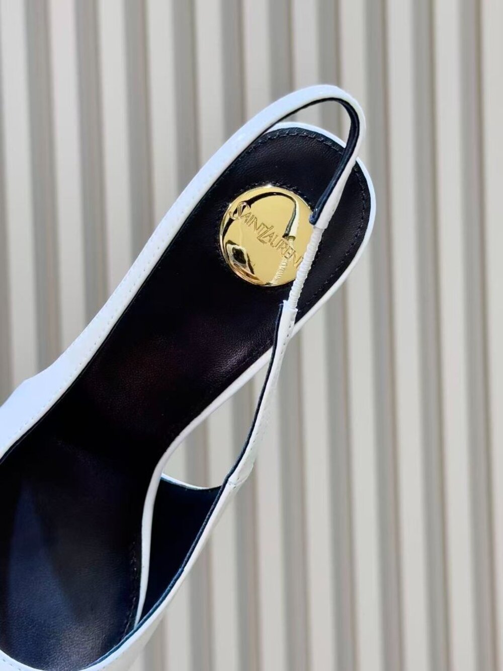 Classic Saint Laurent shoes: A Stylish and Versatile Choice for Elegance - Picture 3 of 6